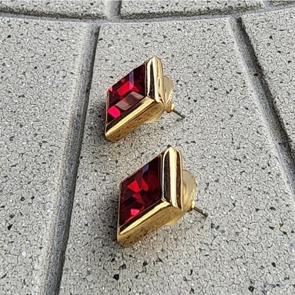 Vintage Signed SAL Swarovski Red Crystal Gold Plated Rectangle Earrings - Picture 6 of 7